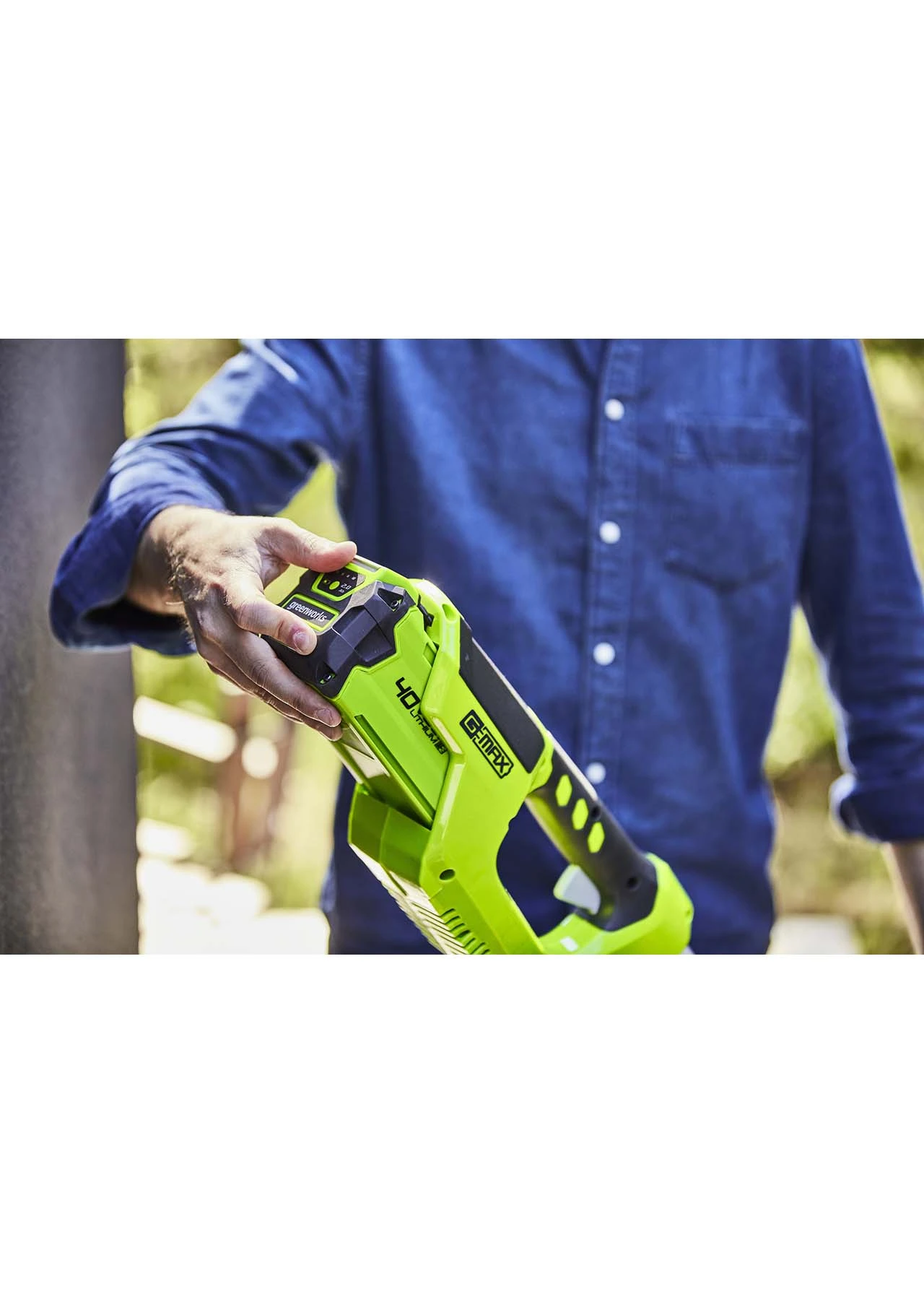 Greenworks 33cm (13") 40V Cordless Front Mount Linetrimmer With 2Ah Bat 3 Greenworks 33cm (13") 40V Cordless Front Mount Linetrimmer With 2Ah Bat - Image 3