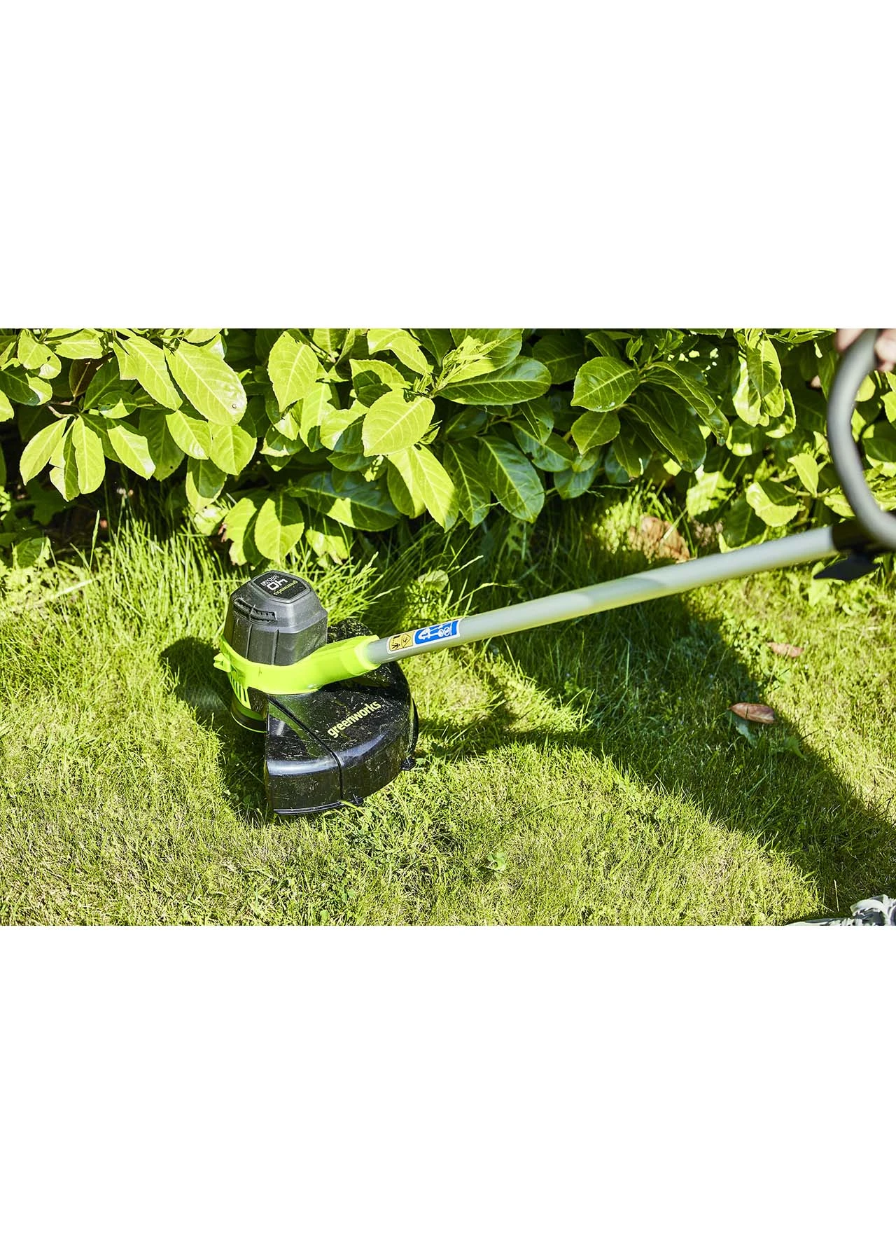 Greenworks 33cm (13") 40V Cordless Front Mount Linetrimmer With 2Ah Bat 4 Greenworks 33cm (13") 40V Cordless Front Mount Linetrimmer With 2Ah Bat - Image 4