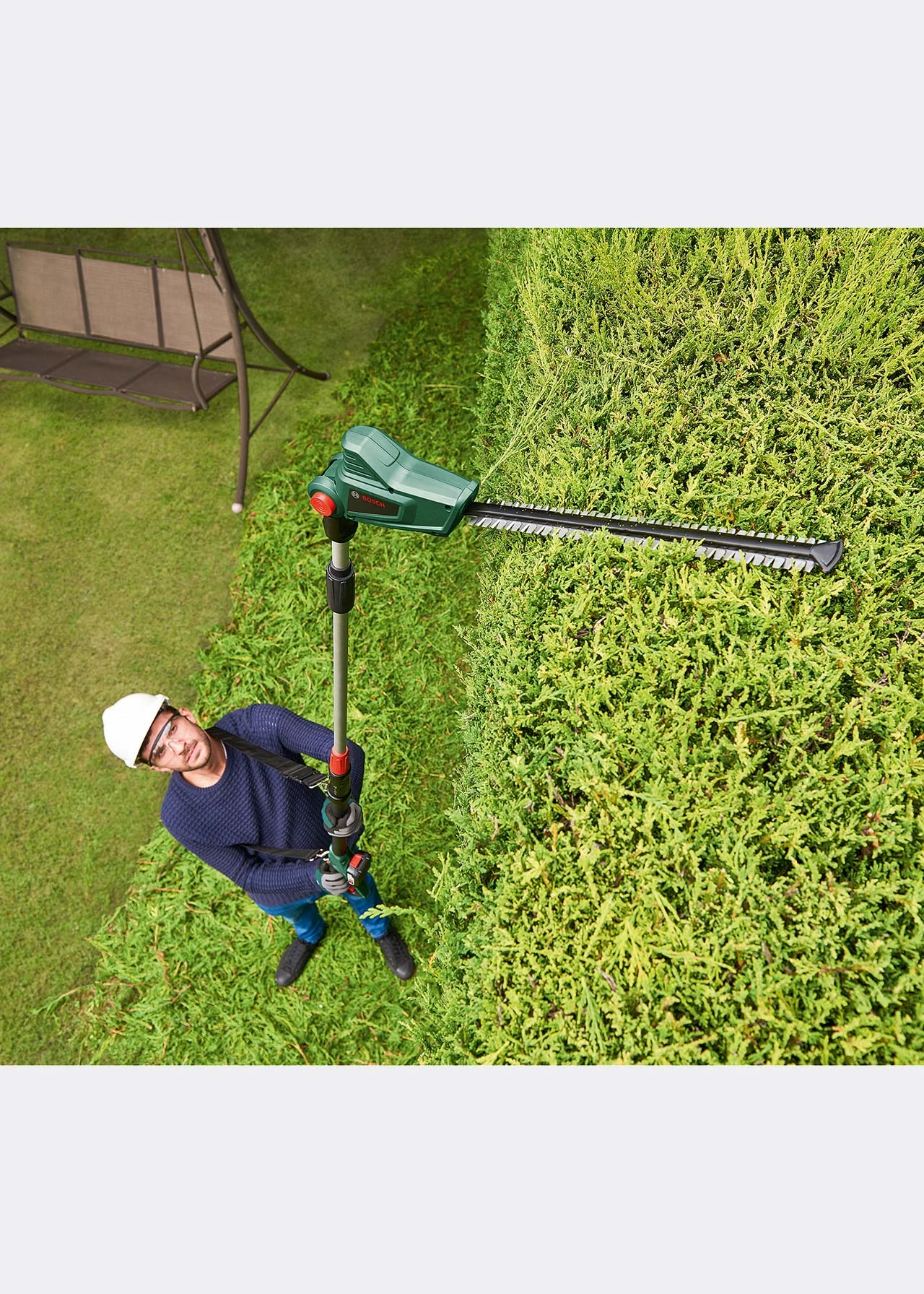 Bosch Universal HedgePole 18 Cordless Hedge Cutter 4 Bosch Universal HedgePole 18 Cordless Hedge Cutter - Image 4
