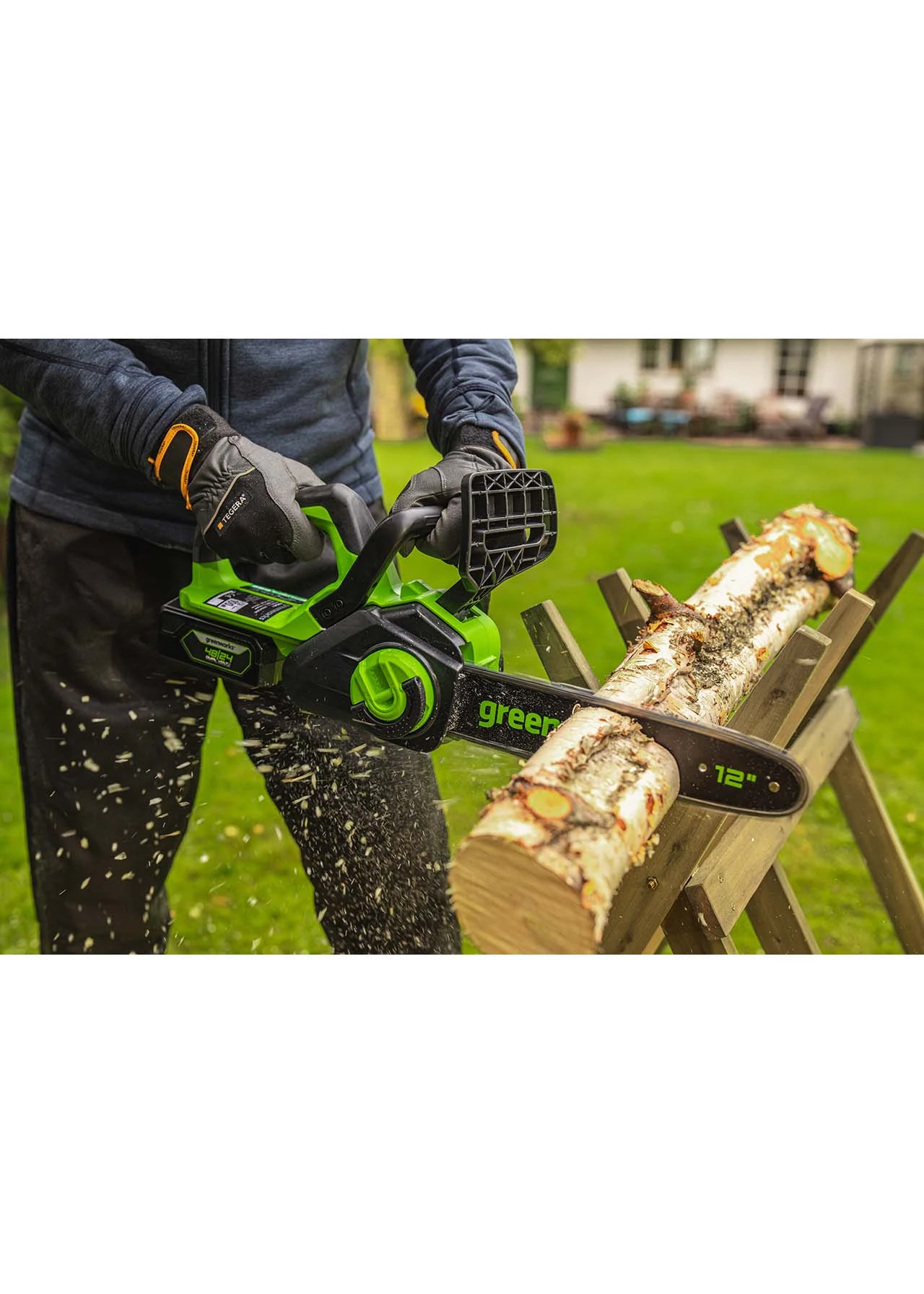 Greenworks 24V 30cm (12") Cordless Brushless Chainsaw With 4Ah Battery 2 Greenworks 24V 30cm (12") Cordless Brushless Chainsaw With 4Ah Battery - Image 2