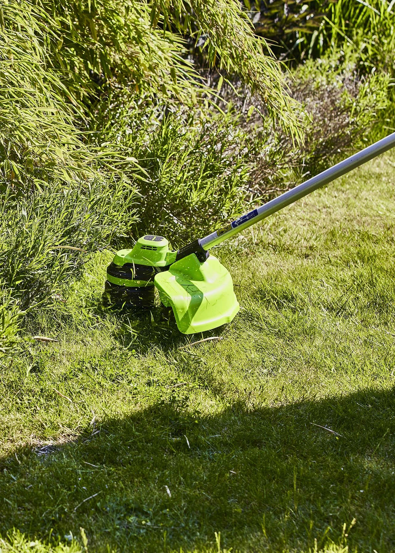 Greenworks 48V 33cm (13") Cordless Brushless Linetrimmer Wit 2 Greenworks 48V 33cm (13") Cordless Brushless Linetrimmer Wit - Image 2