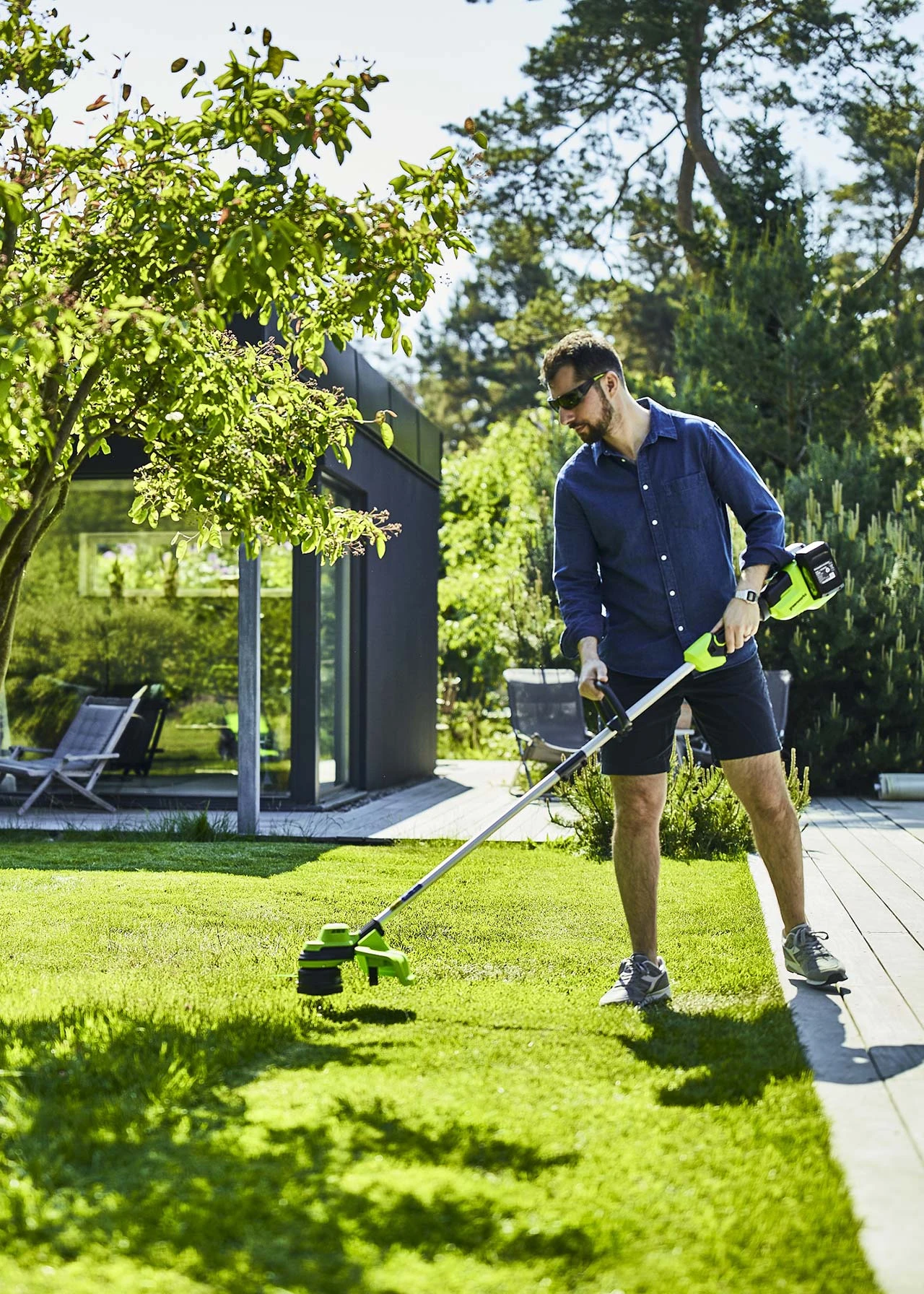 Greenworks 48V 33cm (13") Cordless Brushless Linetrimmer Wit 3 Greenworks 48V 33cm (13") Cordless Brushless Linetrimmer Wit - Image 3