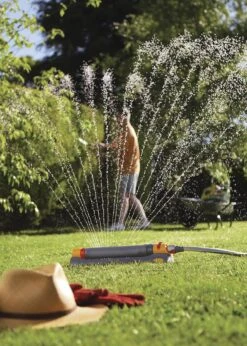 Hozelock Rectangular Sprinkler 200m2 Max -Outdoor Garden Care Shop search 471