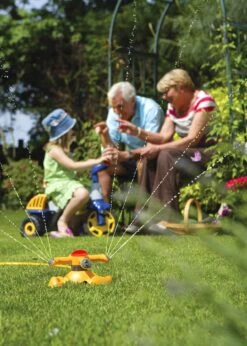 Hozelock Round Sprinkler Plus 254m2 -Outdoor Garden Care Shop search 497