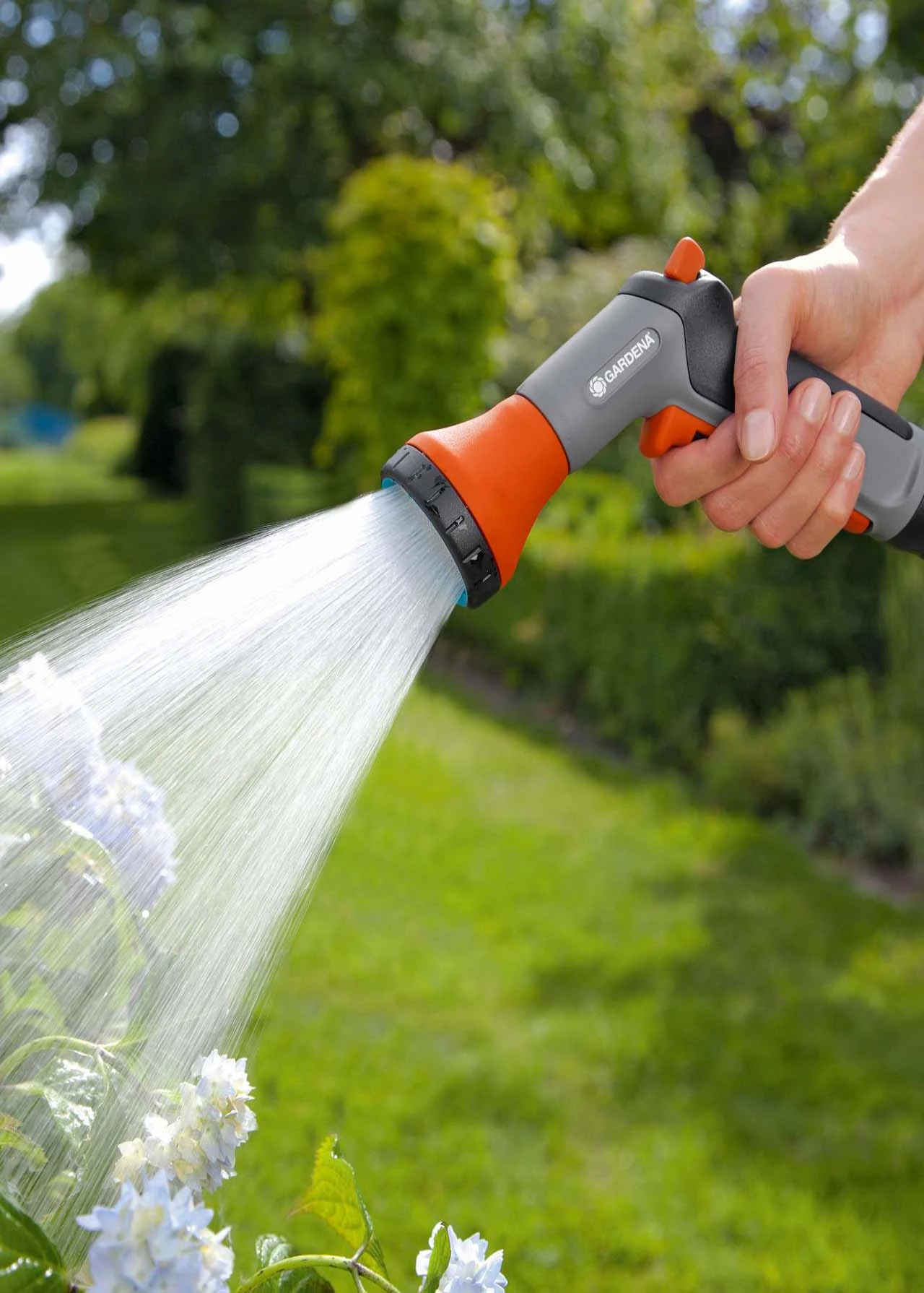 Gardena Classic Water Sprayer 2 Gardena Classic Water Sprayer - Image 2